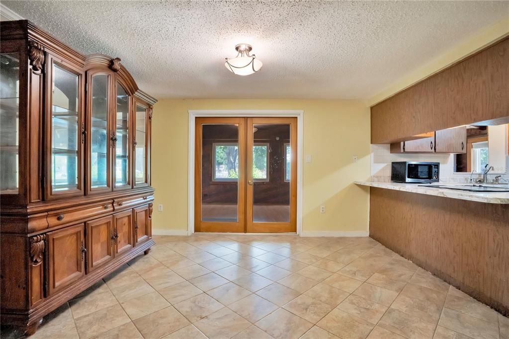 Activo con contrato: $370,800 (3 camas, 2 baños, 1676 Pies cuadrados)