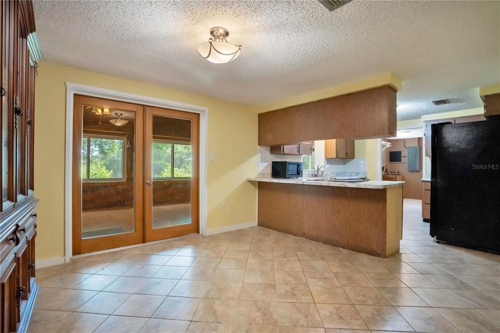 Activo con contrato: $370,800 (3 camas, 2 baños, 1676 Pies cuadrados)
