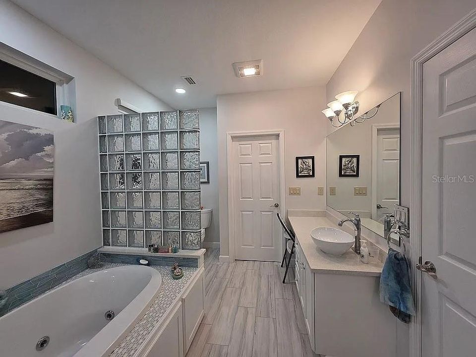 For Sale: $929,000 (3 beds, 2 baths, 3769 Square Feet)