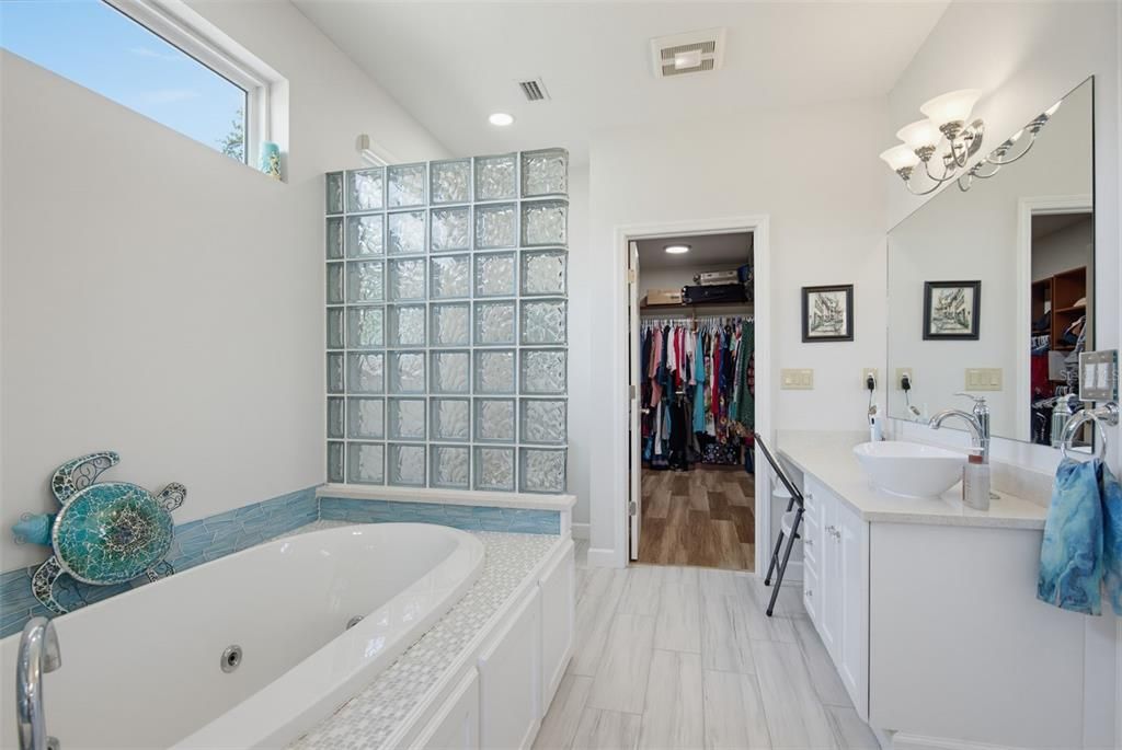 For Sale: $899,000 (3 beds, 2 baths, 3769 Square Feet)