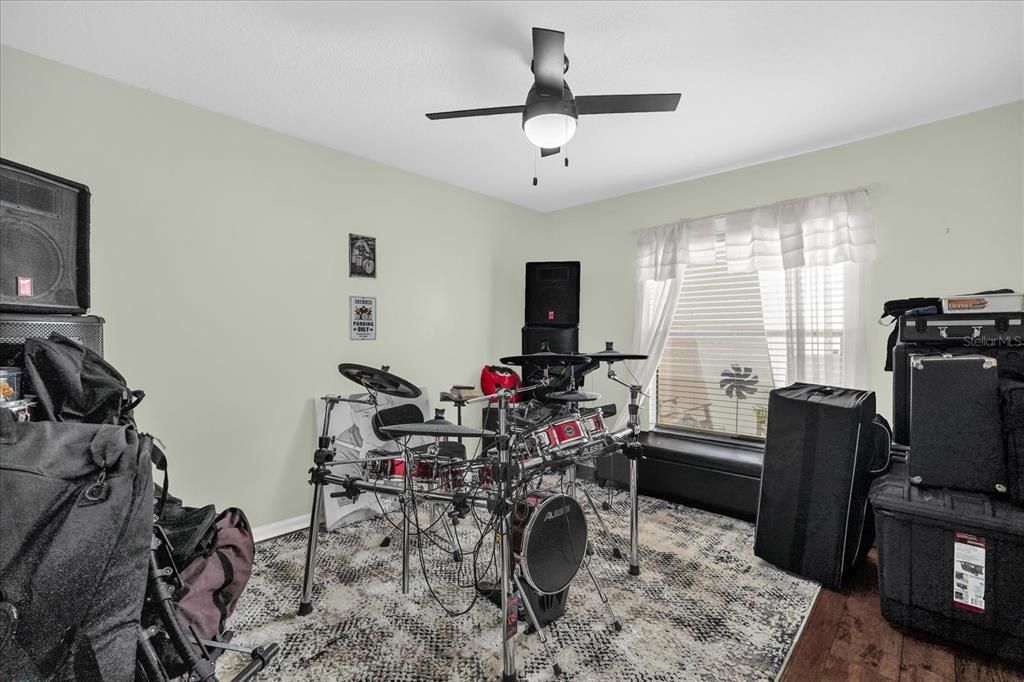 Activo con contrato: $270,000 (2 camas, 2 baños, 1305 Pies cuadrados)