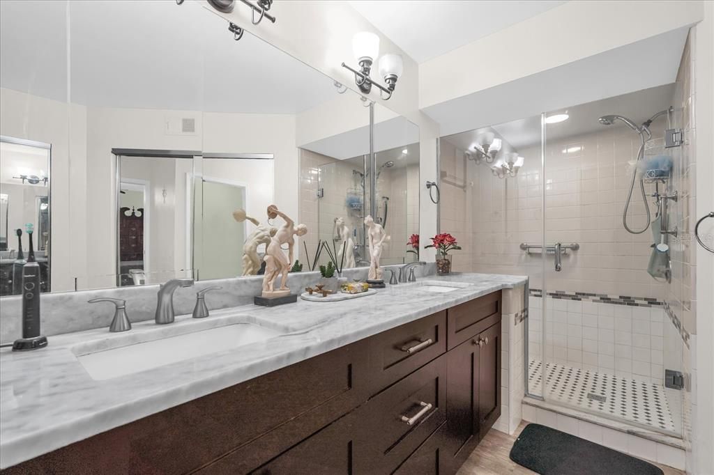 Activo con contrato: $270,000 (2 camas, 2 baños, 1305 Pies cuadrados)