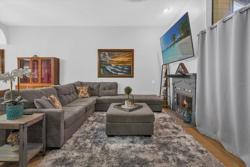 Activo con contrato: $270,000 (2 camas, 2 baños, 1305 Pies cuadrados)
