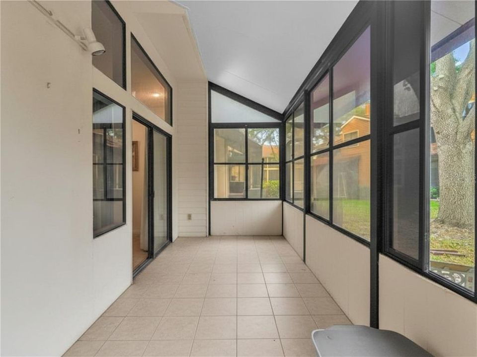 Activo con contrato: $270,000 (2 camas, 2 baños, 1305 Pies cuadrados)