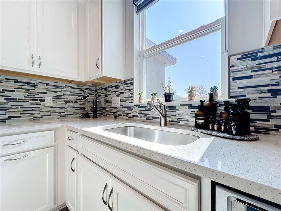 На продажу: $325,000 (3 спален, 2 ванн, 1614 Квадратных фут)