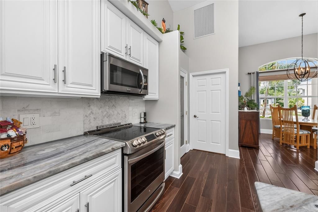 Active With Contract: $549,018 (3 beds, 2 baths, 2140 Square Feet)
