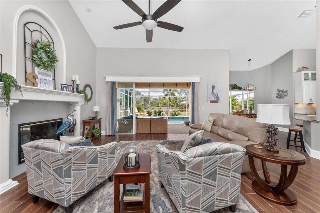 Active With Contract: $549,018 (3 beds, 2 baths, 2140 Square Feet)