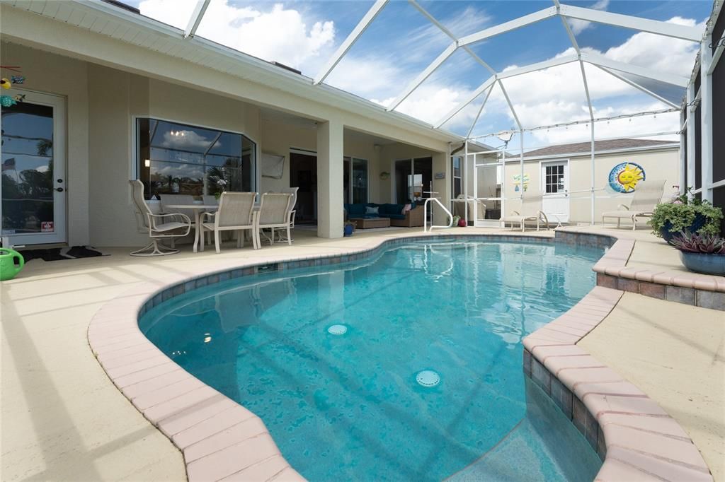 Active With Contract: $549,018 (3 beds, 2 baths, 2140 Square Feet)