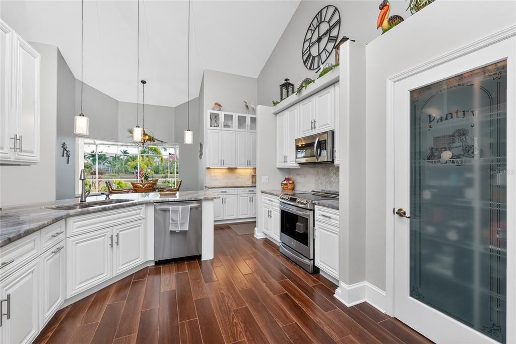 Active With Contract: $549,018 (3 beds, 2 baths, 2140 Square Feet)