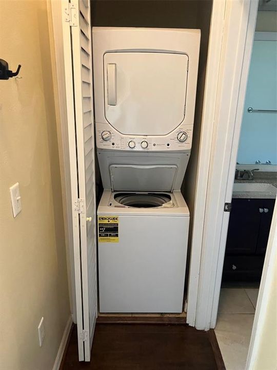 В аренду: $1,800 (2 спален, 2 ванн, 1018 Квадратных фут)