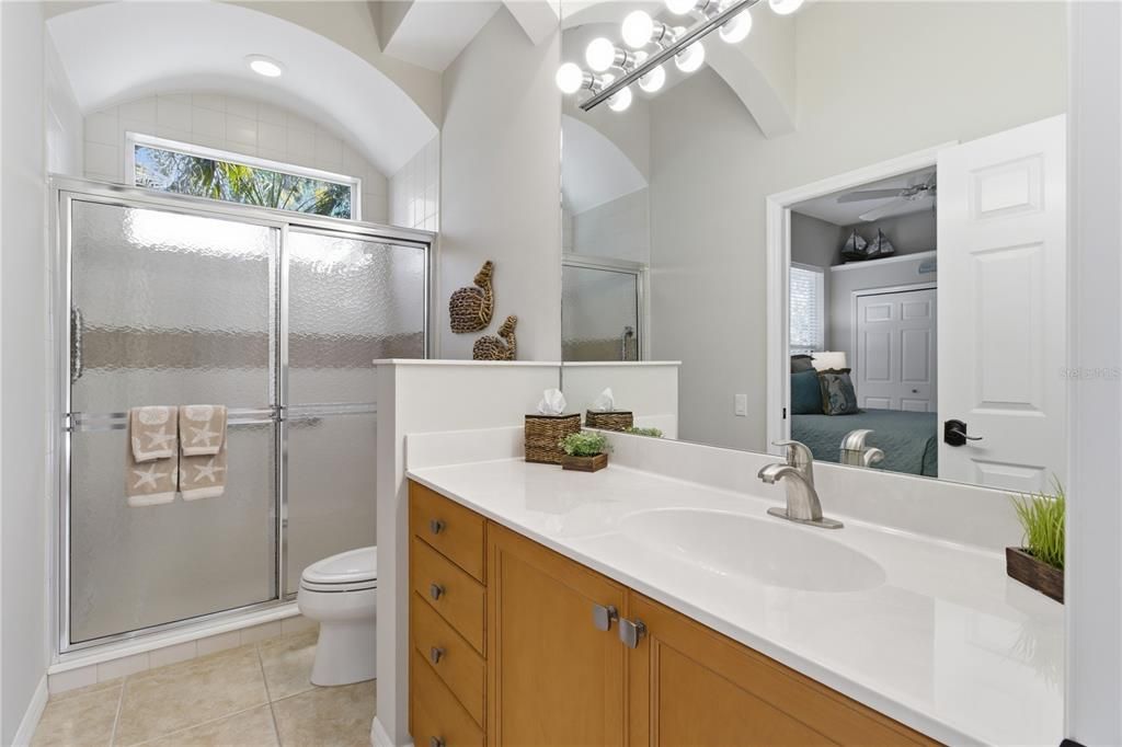 Activo con contrato: $1,350,000 (3 camas, 3 baños, 3370 Pies cuadrados)