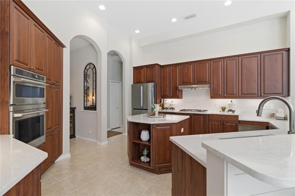 Activo con contrato: $1,350,000 (3 camas, 3 baños, 3370 Pies cuadrados)