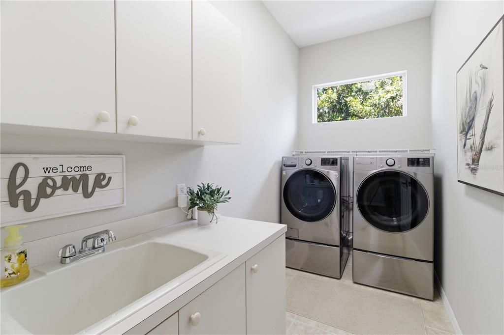 Activo con contrato: $1,350,000 (3 camas, 3 baños, 3370 Pies cuadrados)