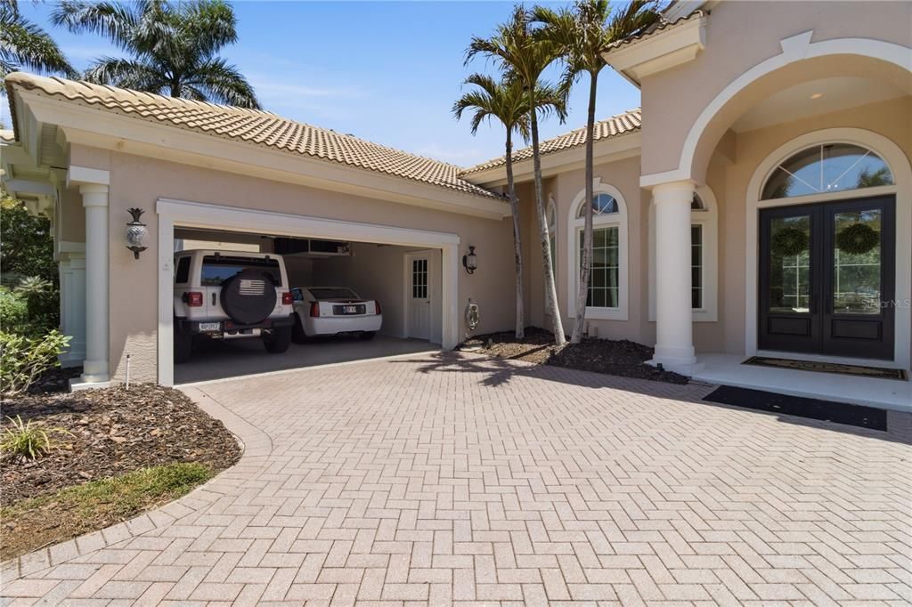 Activo con contrato: $1,350,000 (3 camas, 3 baños, 3370 Pies cuadrados)