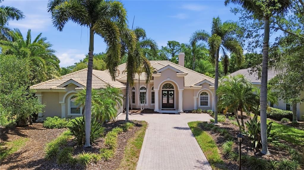 Activo con contrato: $1,350,000 (3 camas, 3 baños, 3370 Pies cuadrados)
