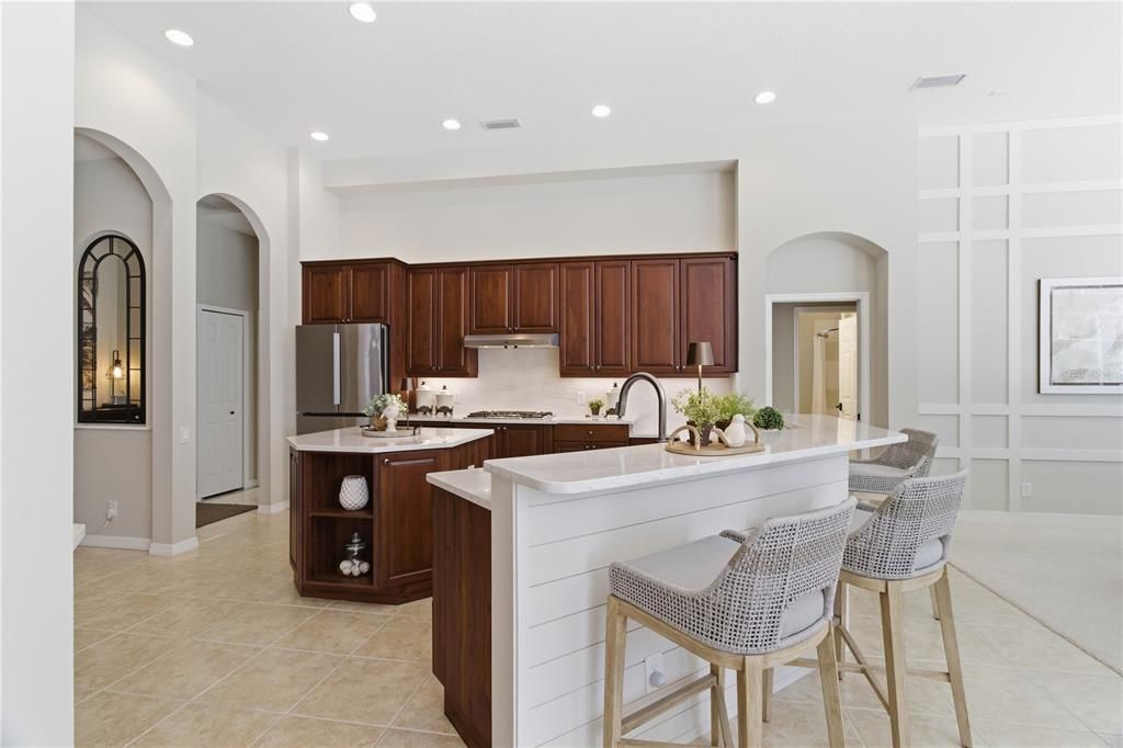 Activo con contrato: $1,350,000 (3 camas, 3 baños, 3370 Pies cuadrados)