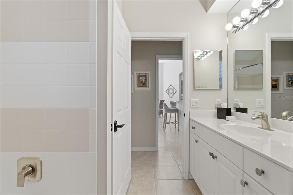 Activo con contrato: $1,350,000 (3 camas, 3 baños, 3370 Pies cuadrados)