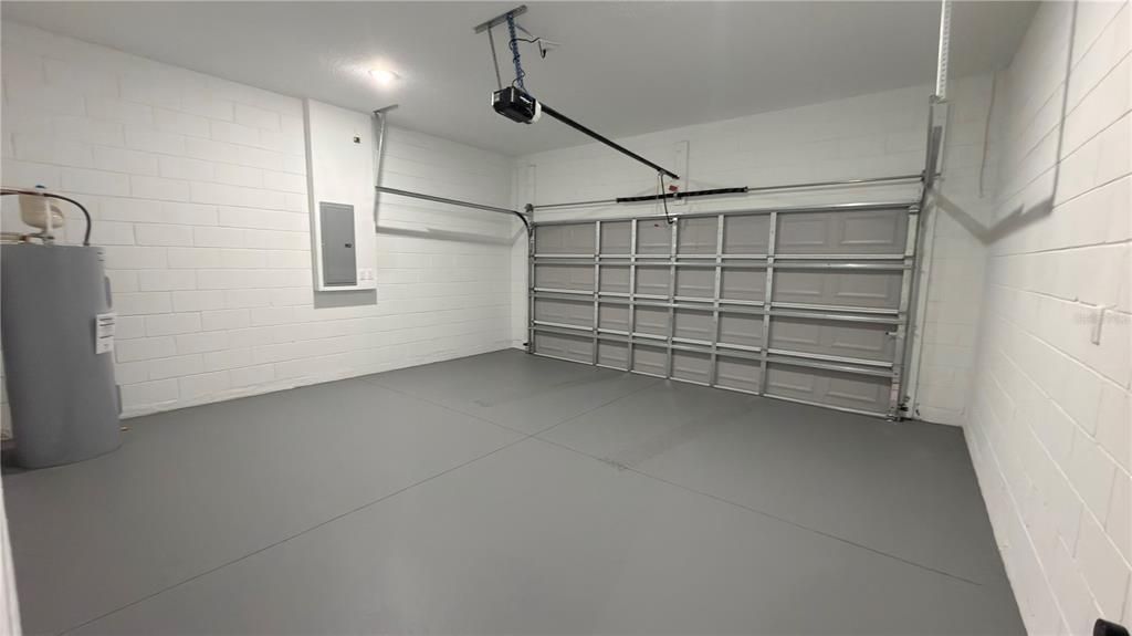 Под контрактом: $1,950 (4 спален, 2 ванн, 1799 Квадратных фут)