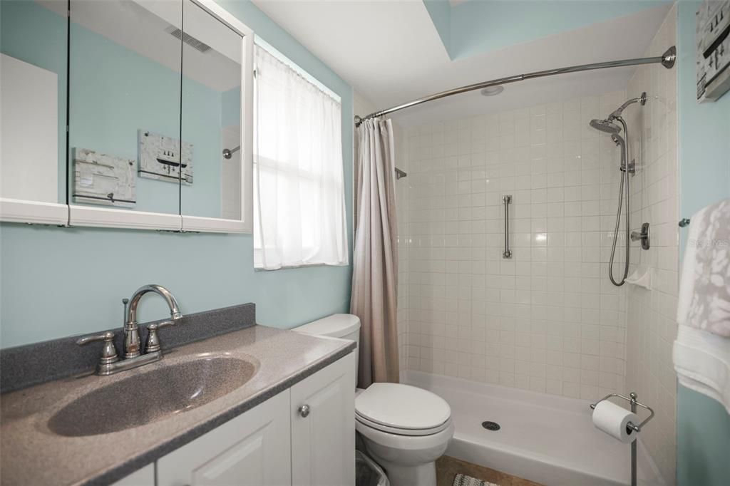 Activo con contrato: $369,000 (2 camas, 2 baños, 1110 Pies cuadrados)