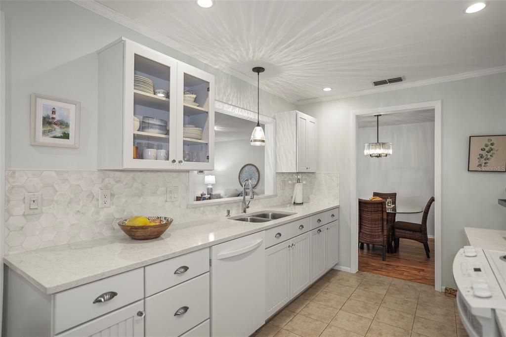 Activo con contrato: $369,000 (2 camas, 2 baños, 1110 Pies cuadrados)