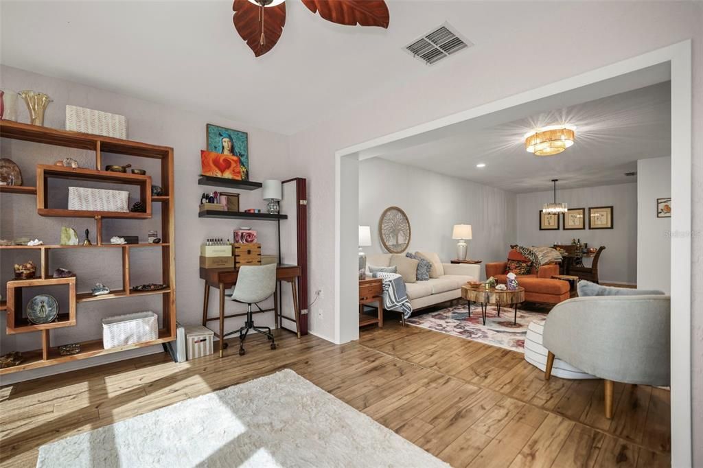 Activo con contrato: $369,000 (2 camas, 2 baños, 1110 Pies cuadrados)