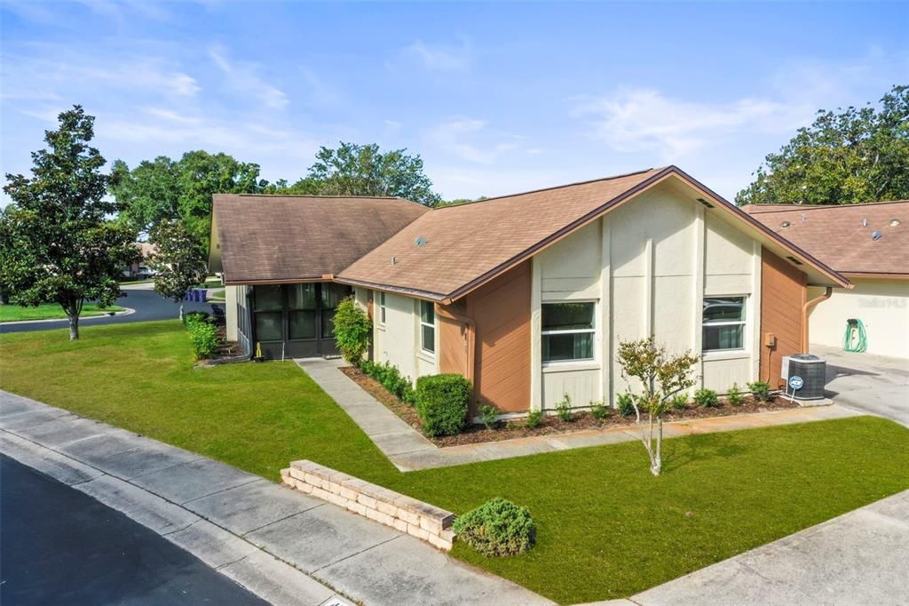 Activo con contrato: $369,000 (2 camas, 2 baños, 1110 Pies cuadrados)