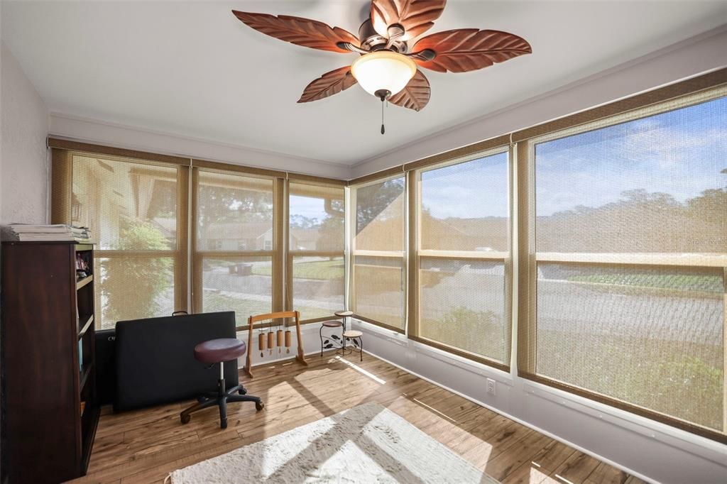 Activo con contrato: $369,000 (2 camas, 2 baños, 1110 Pies cuadrados)