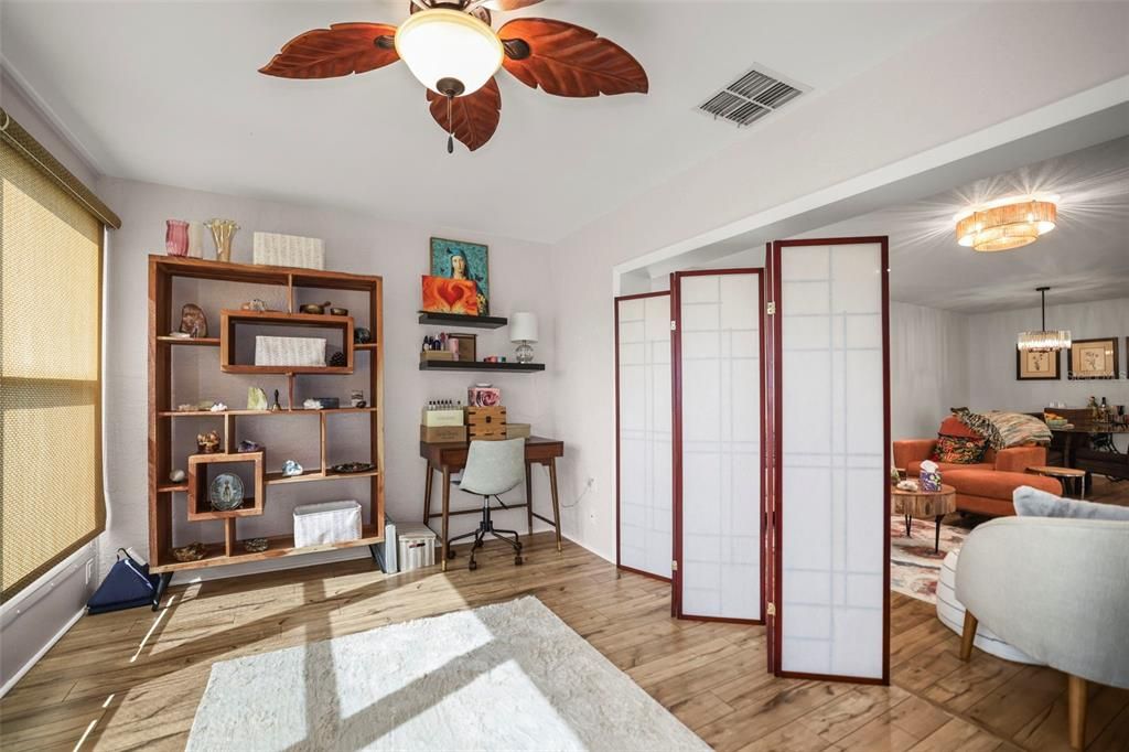 Activo con contrato: $369,000 (2 camas, 2 baños, 1110 Pies cuadrados)