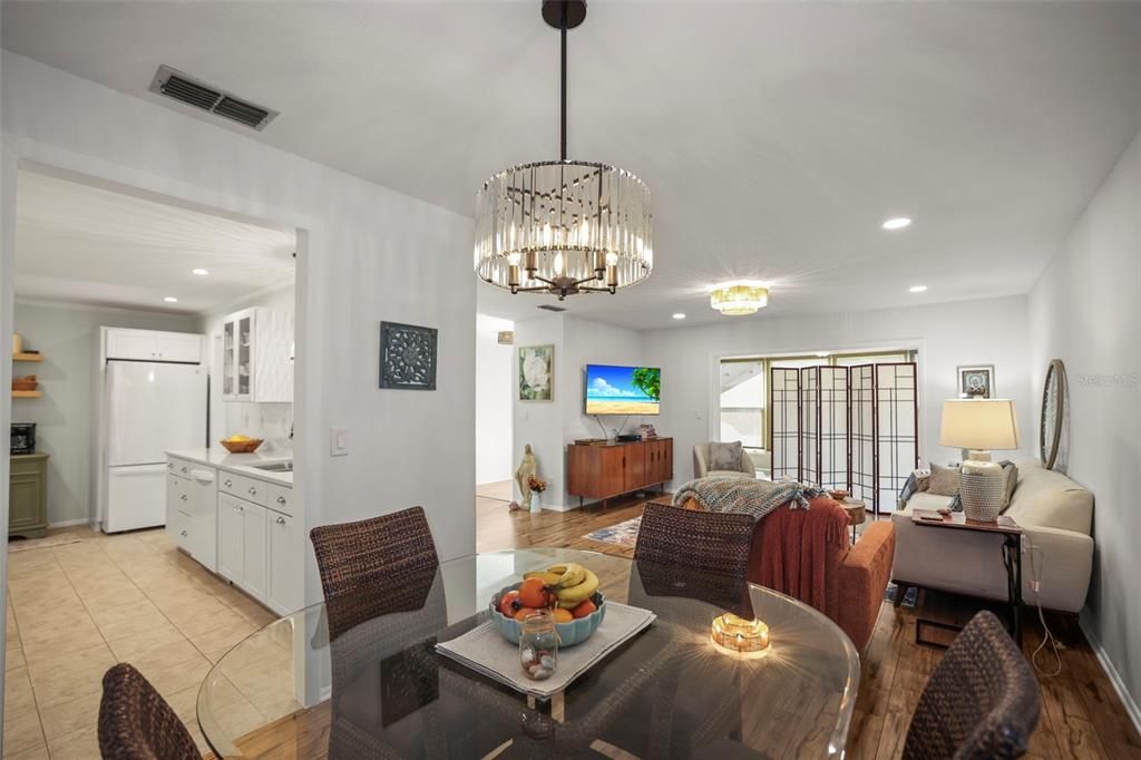 Activo con contrato: $369,000 (2 camas, 2 baños, 1110 Pies cuadrados)