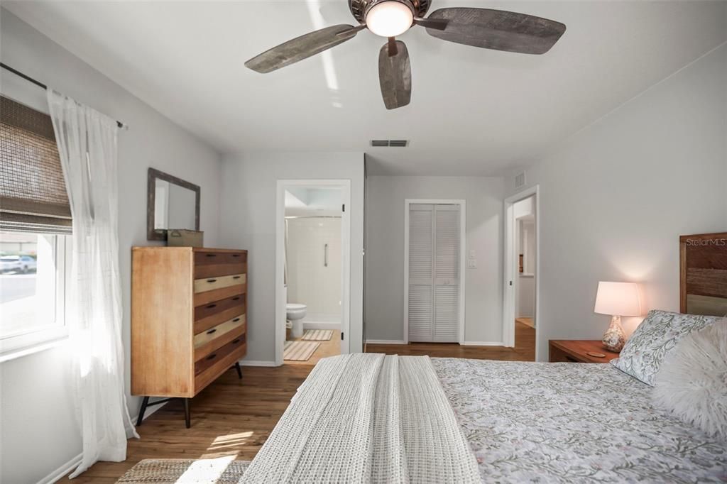 Activo con contrato: $369,000 (2 camas, 2 baños, 1110 Pies cuadrados)