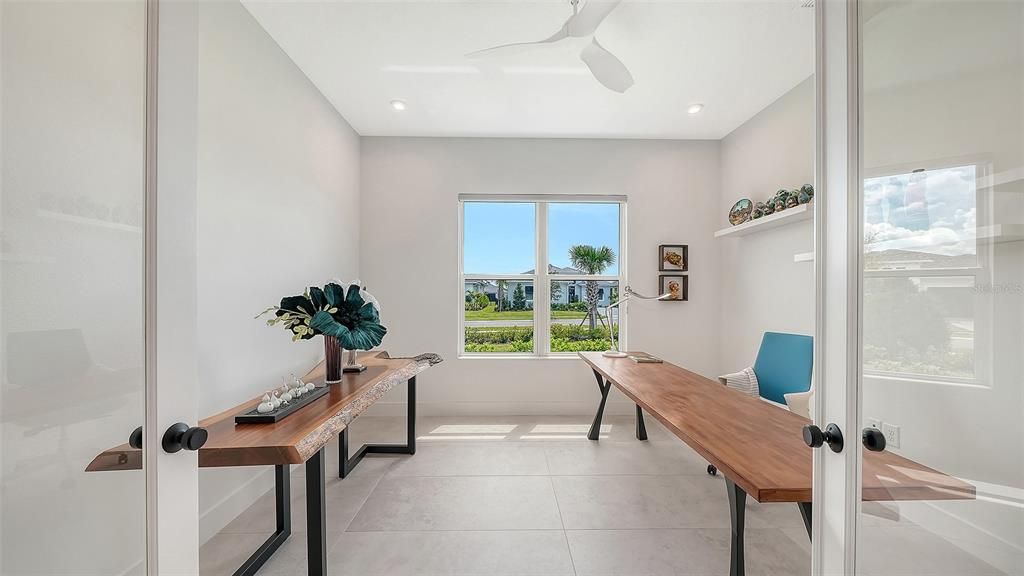 En Venta: $1,025,000 (3 camas, 3 baños, 2700 Pies cuadrados)