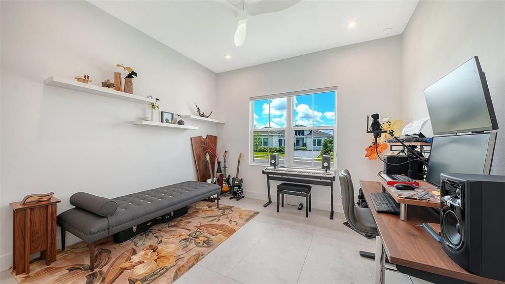 En Venta: $1,025,000 (3 camas, 3 baños, 2700 Pies cuadrados)