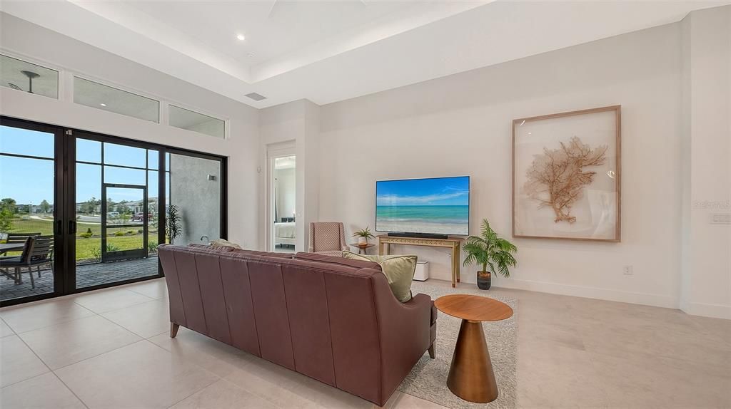 En Venta: $1,025,000 (3 camas, 3 baños, 2700 Pies cuadrados)