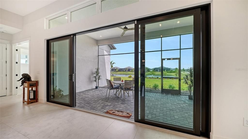 En Venta: $1,025,000 (3 camas, 3 baños, 2700 Pies cuadrados)
