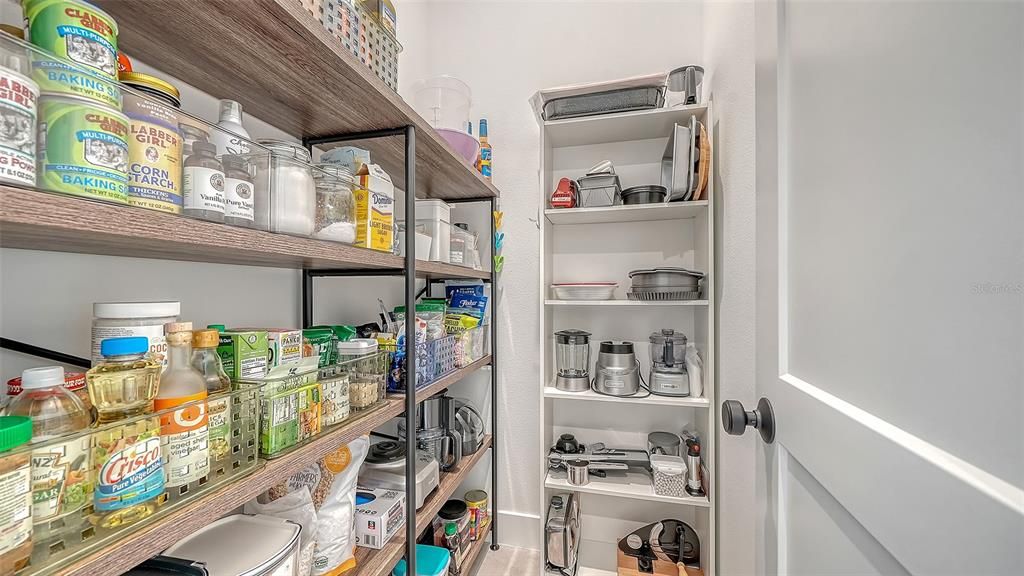 En Venta: $1,025,000 (3 camas, 3 baños, 2700 Pies cuadrados)