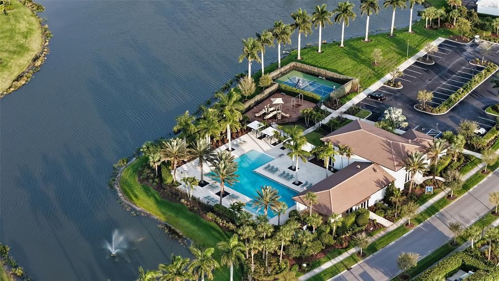 En Venta: $1,025,000 (3 camas, 3 baños, 2700 Pies cuadrados)