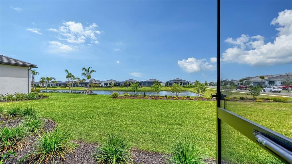 En Venta: $1,025,000 (3 camas, 3 baños, 2700 Pies cuadrados)