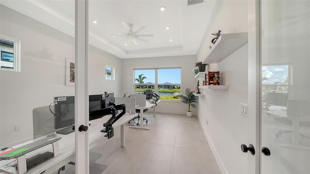 En Venta: $1,025,000 (3 camas, 3 baños, 2700 Pies cuadrados)