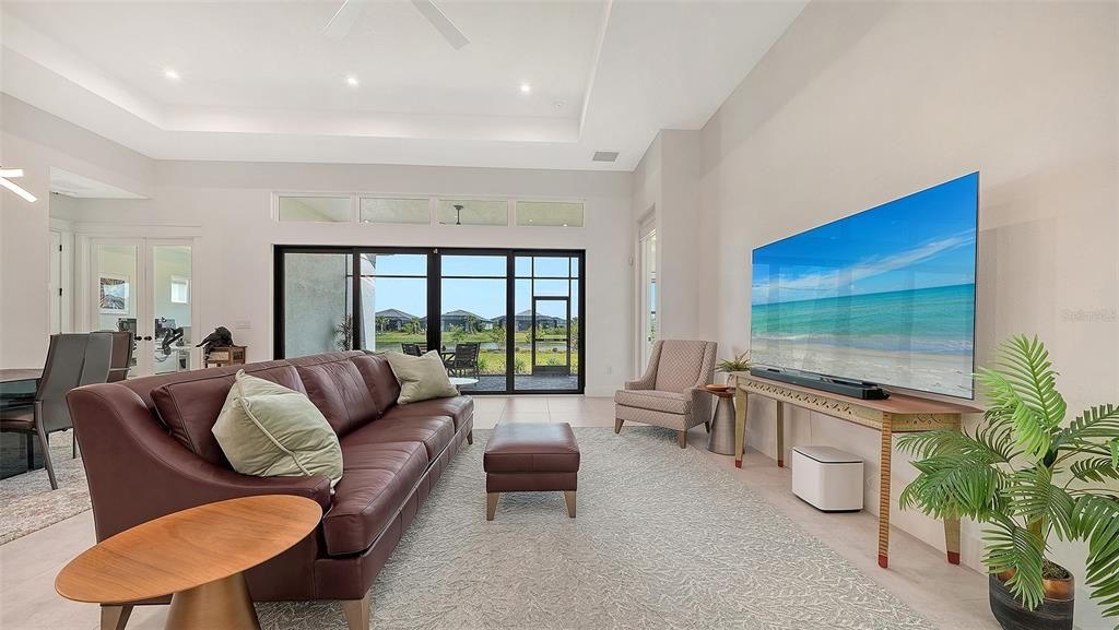 En Venta: $1,025,000 (3 camas, 3 baños, 2700 Pies cuadrados)
