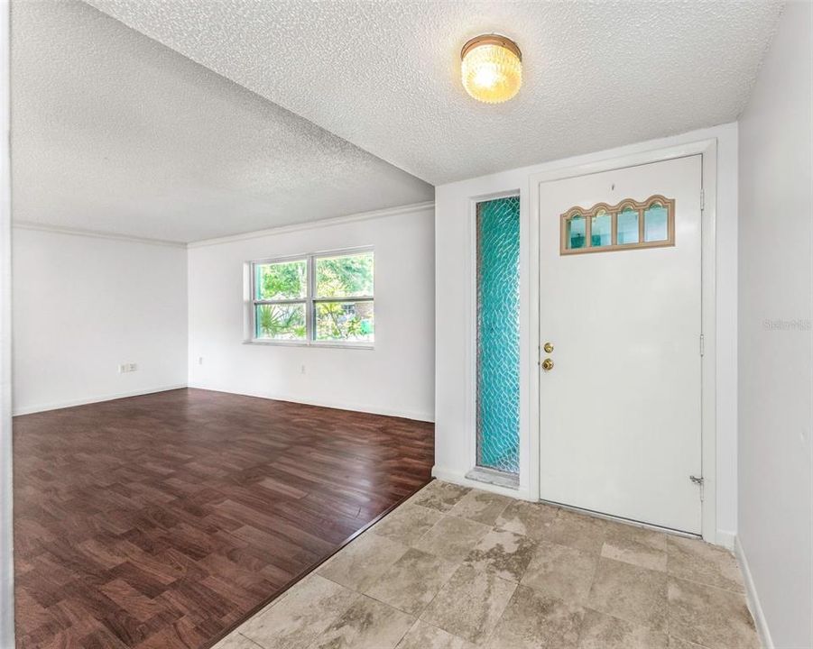 Activo con contrato: $449,900 (3 camas, 2 baños, 1572 Pies cuadrados)