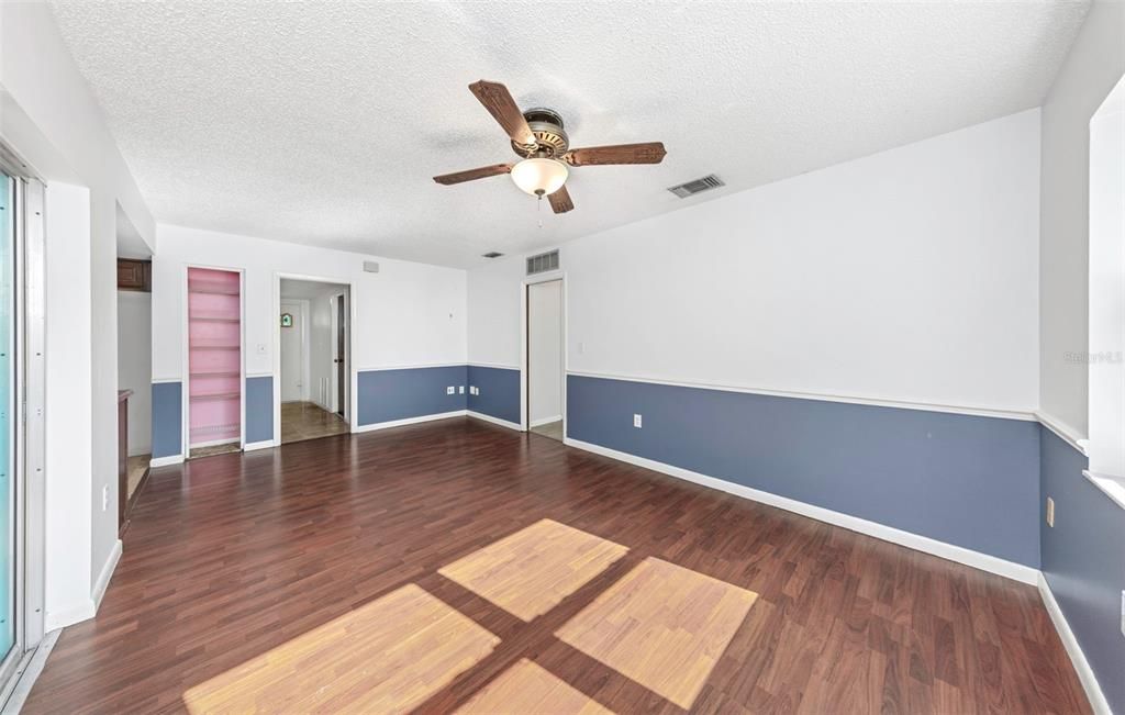 Activo con contrato: $449,900 (3 camas, 2 baños, 1572 Pies cuadrados)