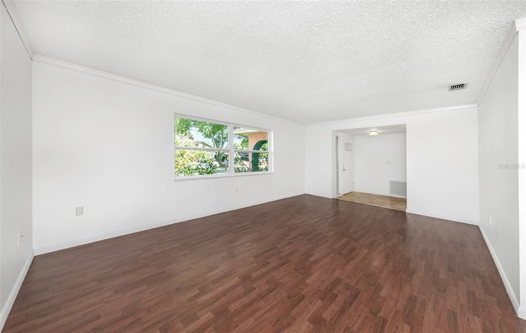 Activo con contrato: $449,900 (3 camas, 2 baños, 1572 Pies cuadrados)
