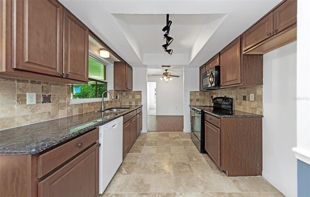 Activo con contrato: $449,900 (3 camas, 2 baños, 1572 Pies cuadrados)