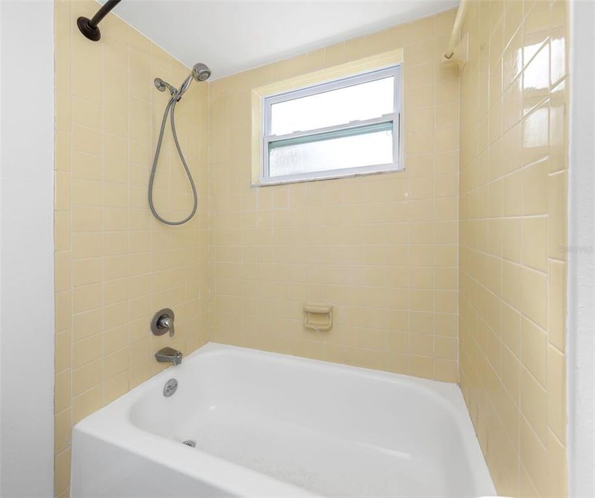 Activo con contrato: $449,900 (3 camas, 2 baños, 1572 Pies cuadrados)