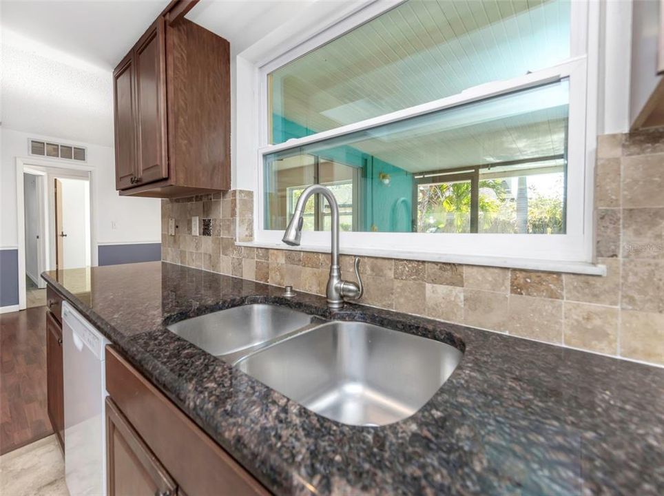 Activo con contrato: $449,900 (3 camas, 2 baños, 1572 Pies cuadrados)