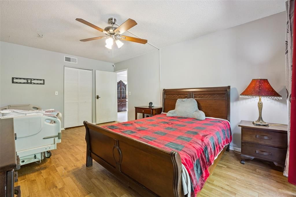 For Sale: $179,500 (2 beds, 2 baths, 972 Square Feet)