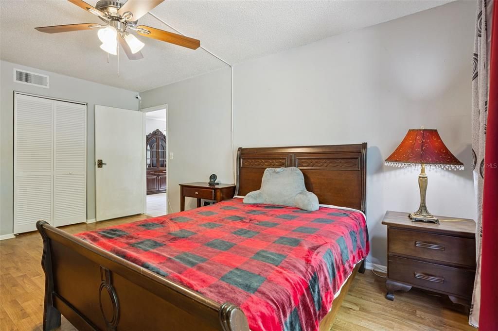 For Sale: $179,500 (2 beds, 2 baths, 972 Square Feet)