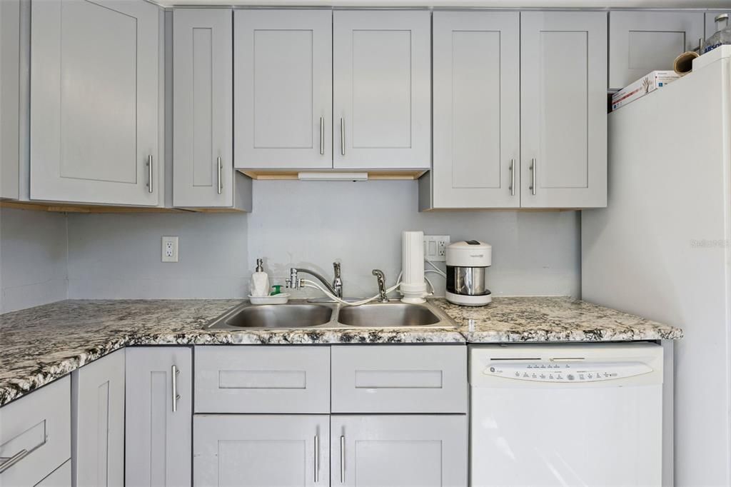 For Sale: $179,500 (2 beds, 2 baths, 972 Square Feet)