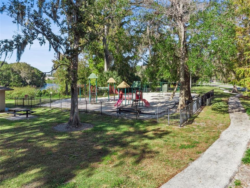For Sale: $179,500 (2 beds, 2 baths, 972 Square Feet)