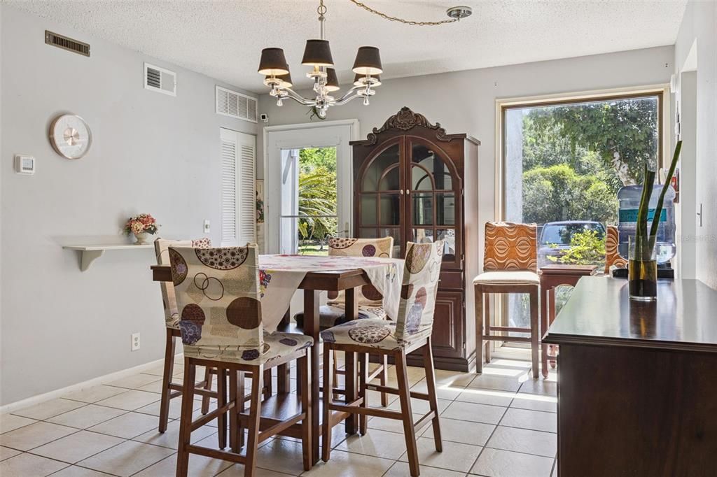 For Sale: $179,500 (2 beds, 2 baths, 972 Square Feet)